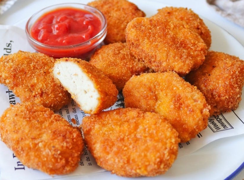 Nuggets de pollo y patatas