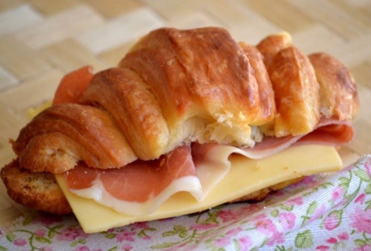 Croissant de Serrano y Queso 