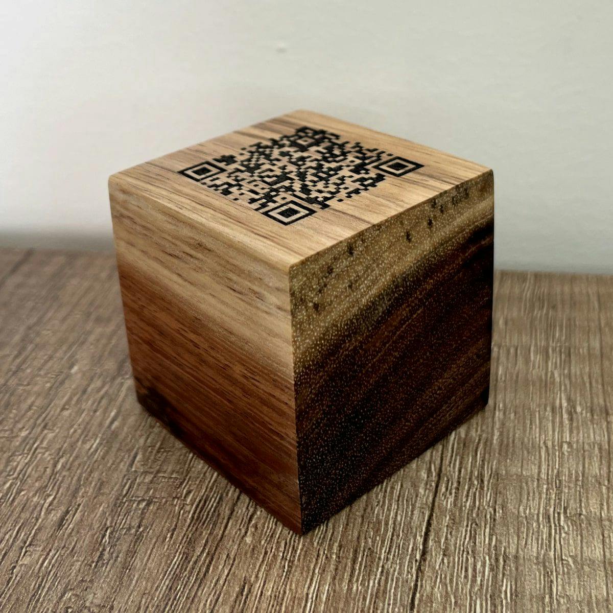 Cubo QR madera