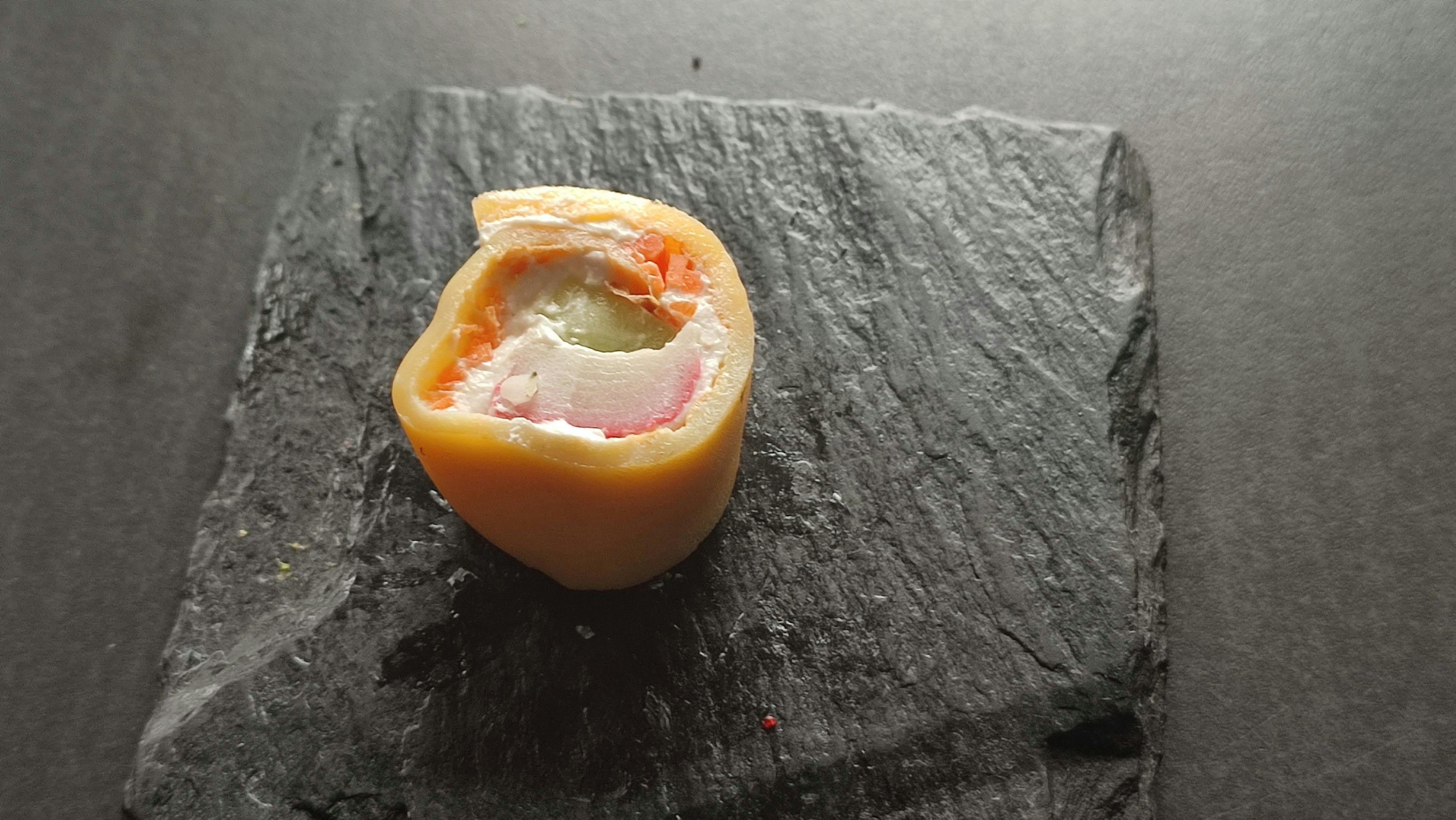 Tamago roll de surimi