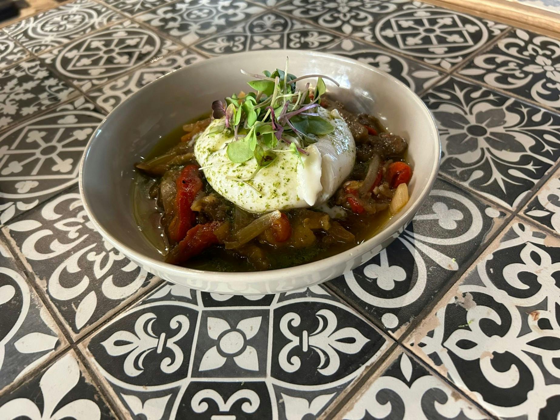 Escalivada a la brasa con burrata ahumada