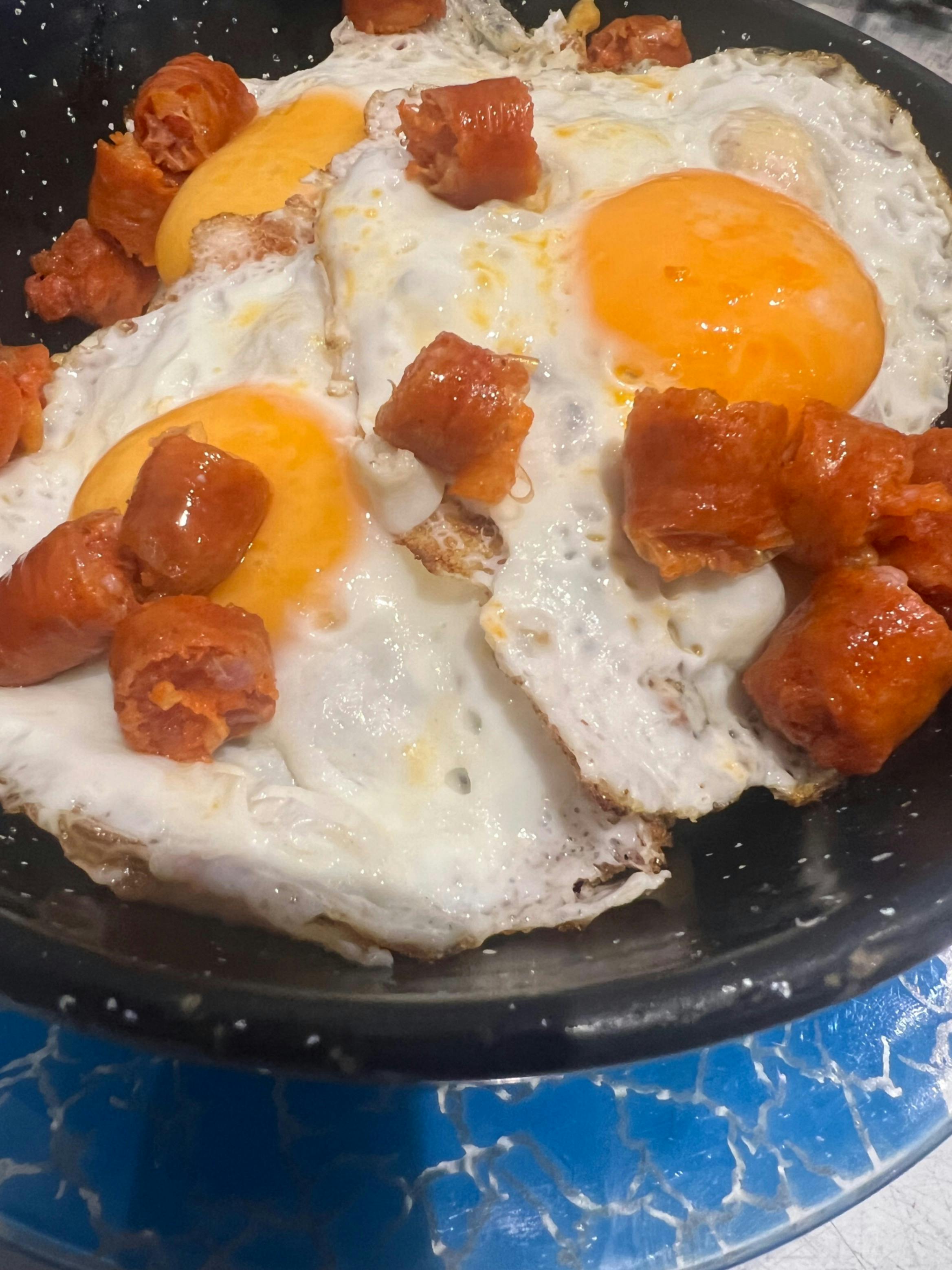 Huevos rotos con Chistorra