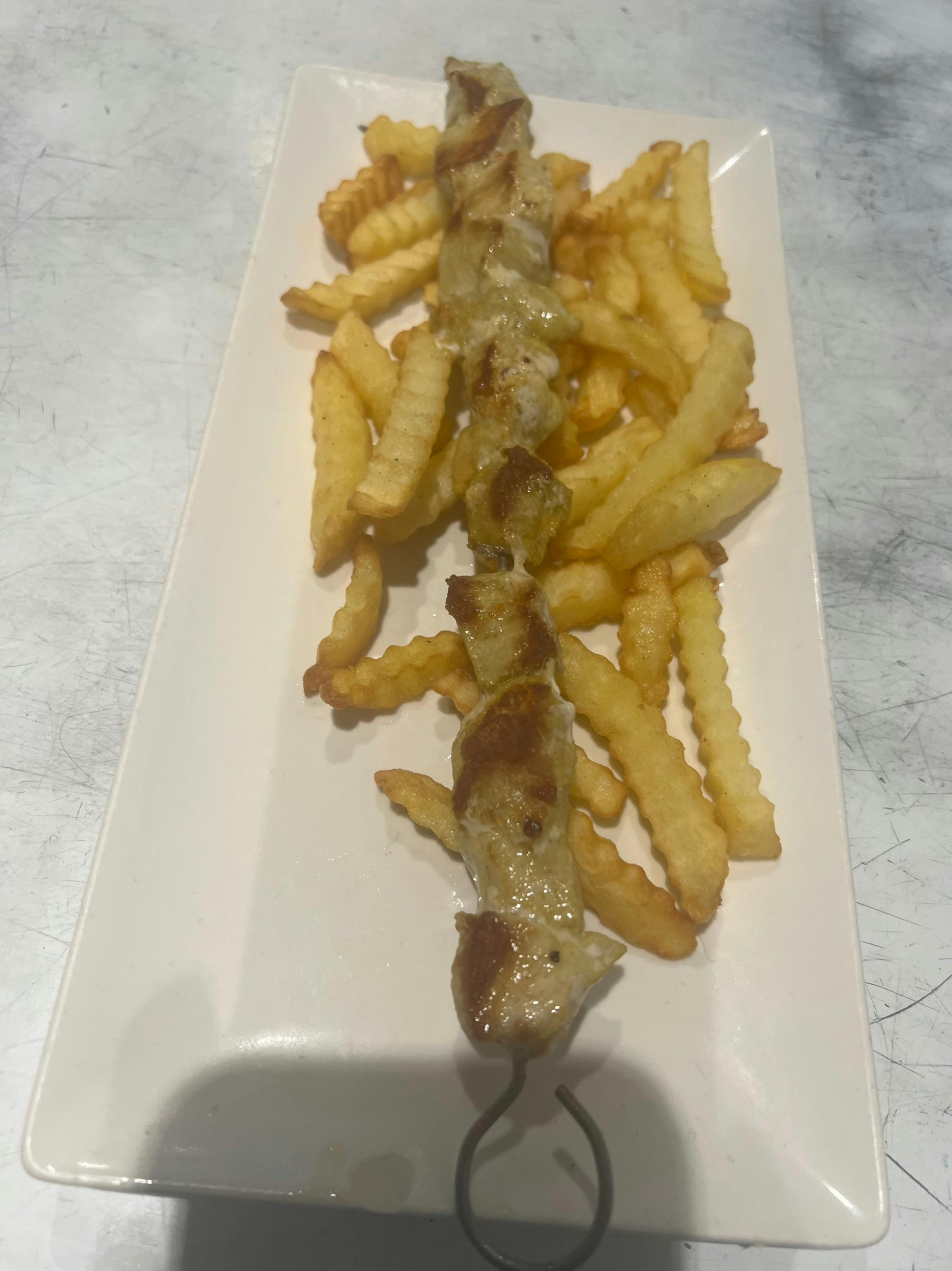 Pincho moruno con patatas