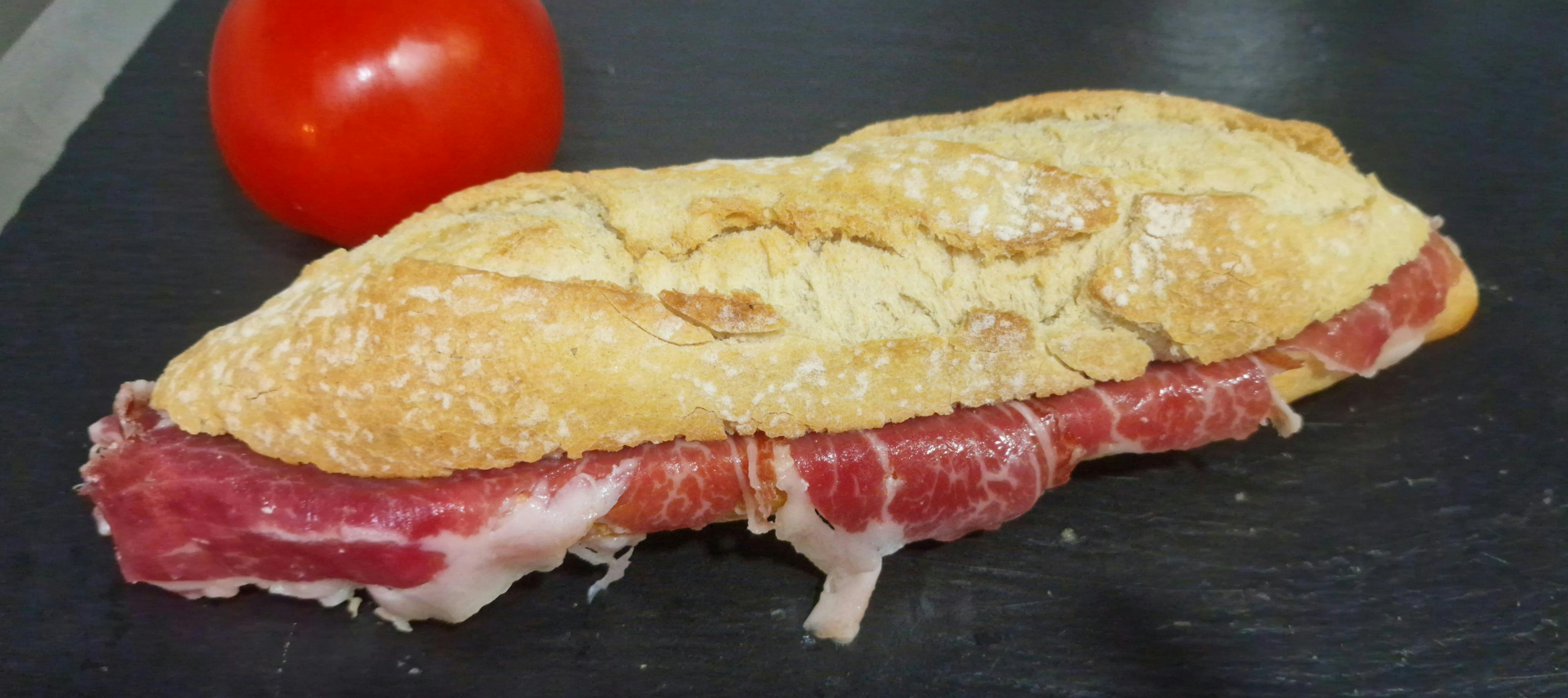 Bocadillo de jamón ibérico de bellota