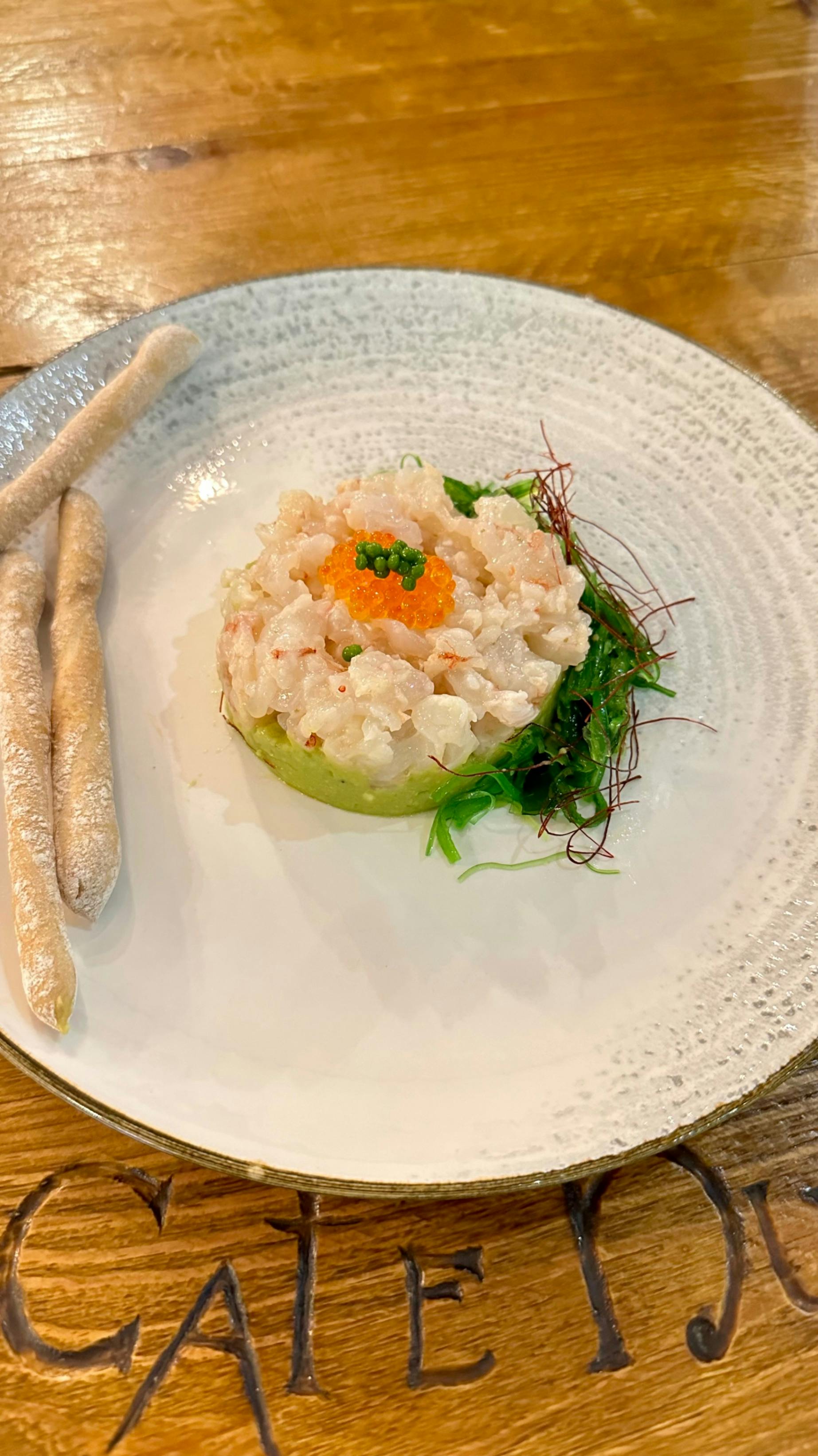 Tàrtar De Langostinos Con Leche De Tigre y wakamole