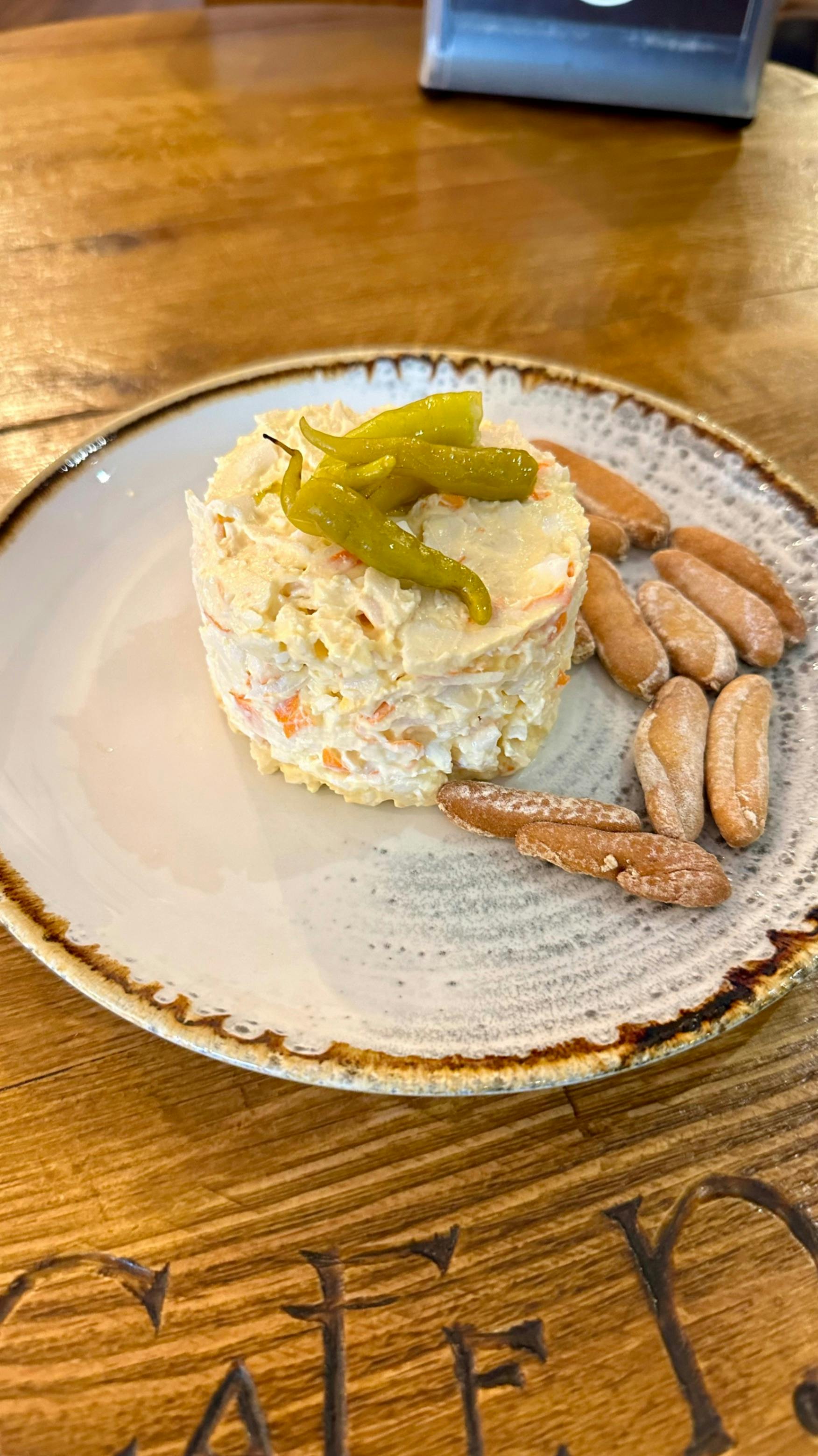 Ensaladilla De Mariscos Con Picos