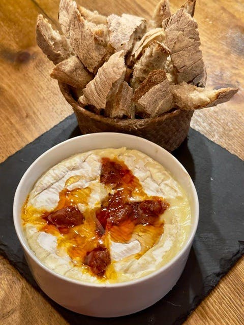 Camembert con Sobrasada ilIberica y Miel con su pan