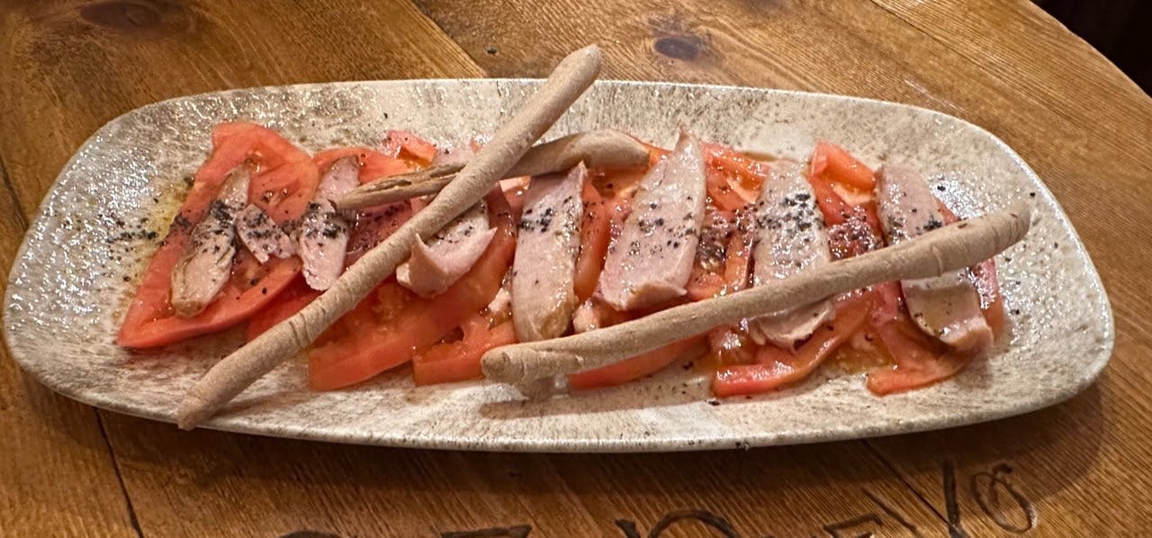 Tomate Rosa Con Ventresca de Atún en aceite de oliva