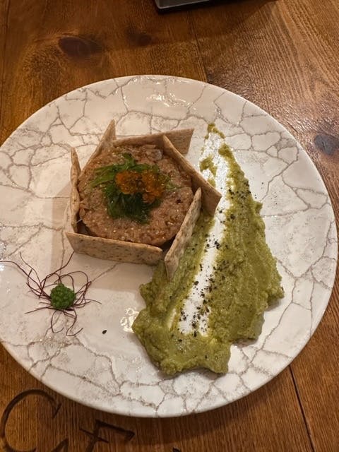 Tartar de salmón con guacamole