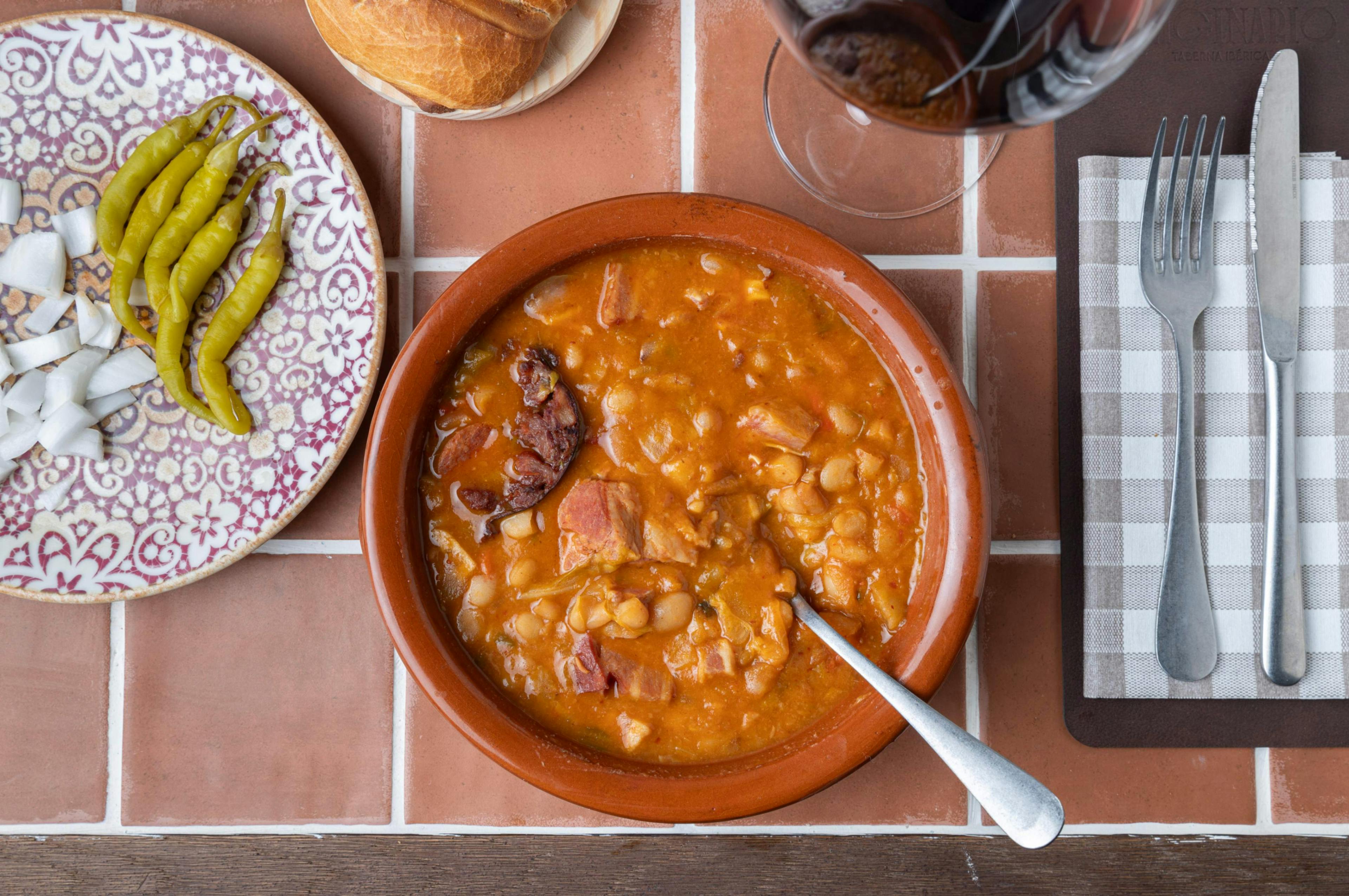 Fabada con su compango